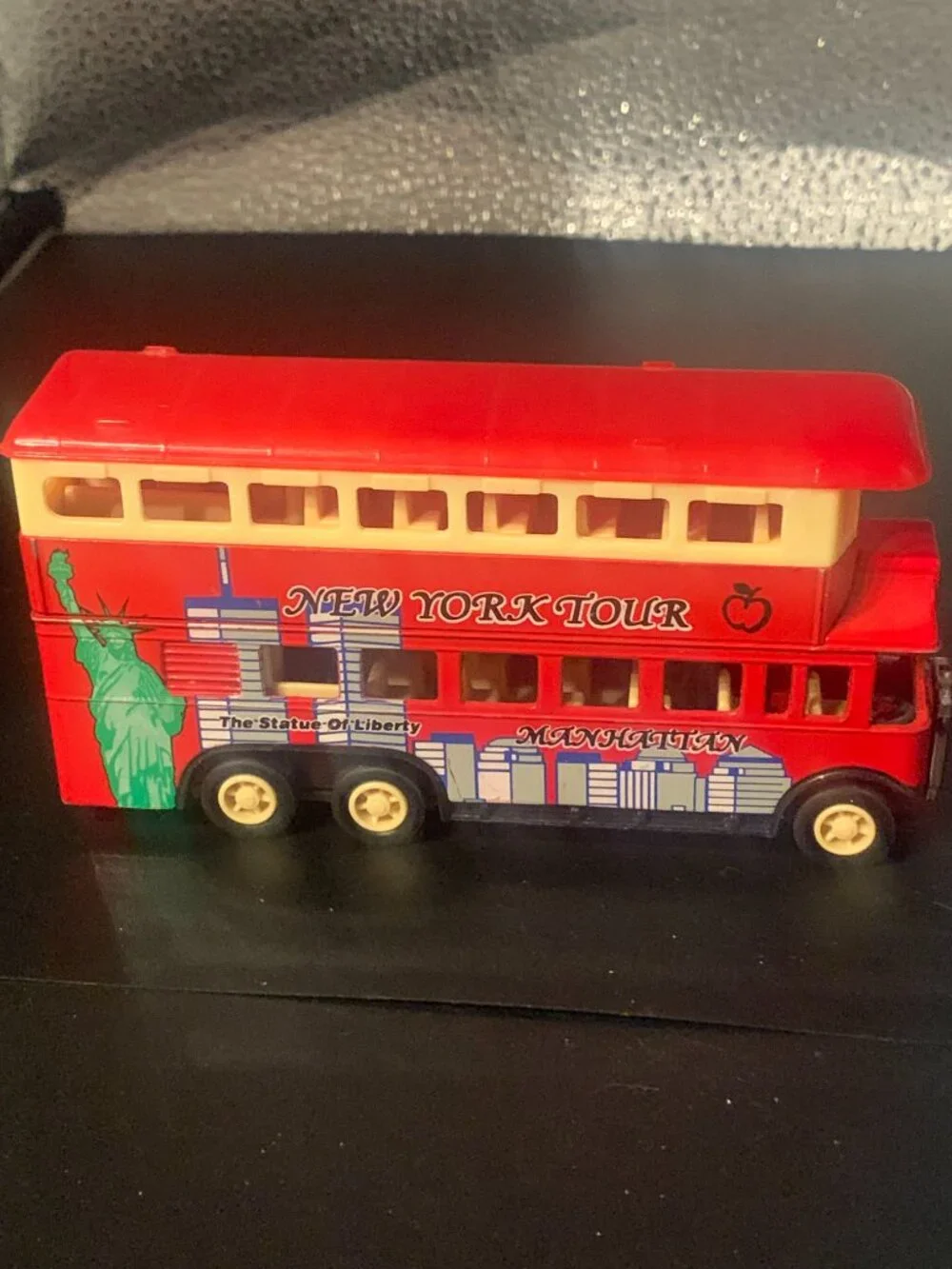 Diecast SS 5855 New York Tourist Bus World Trade Center SELLING AS IS